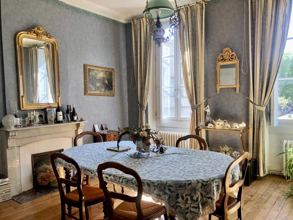 Élégant immeuble de style haussmannien avec jardin privé et fort potentiel d'investissement