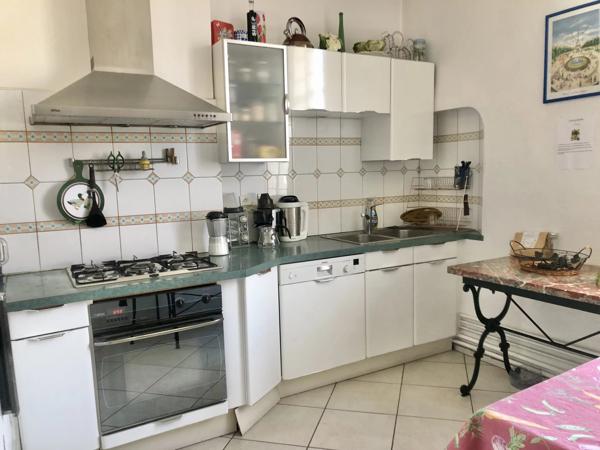 Élégant immeuble de style haussmannien avec jardin privé et fort potentiel d'investissement