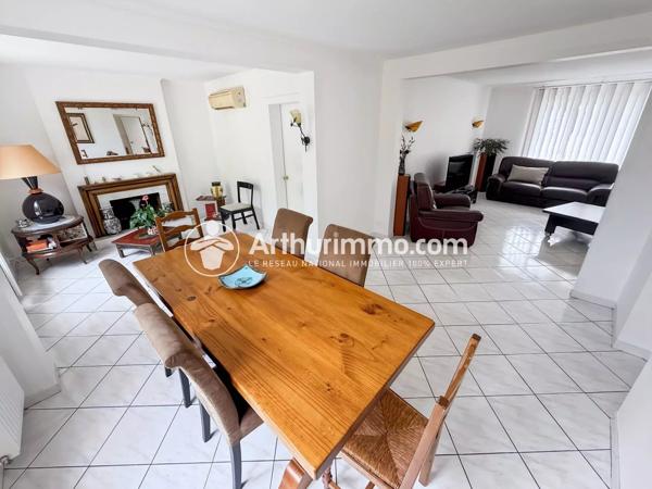 Vente                                                      Maison
                        
                     7 pièces                      173 m2                     à Saint-Germain-Lès-Corbeil