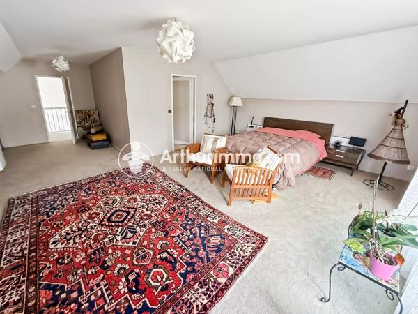 Vente                                                      Maison
                        
                     7 pièces                      173 m2                     à Saint-Germain-Lès-Corbeil
