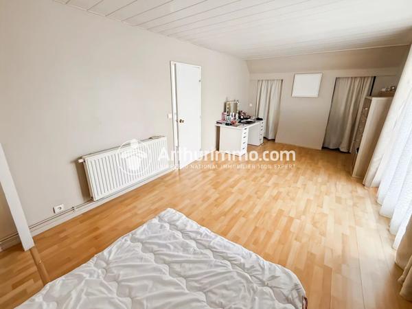 Vente                                                      Maison
                        
                     7 pièces                      173 m2                     à Saint-Germain-Lès-Corbeil