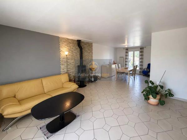 Vente                                                      Maison
                        
                     5 pièces                      105 m2                     à Crécy-la-Chapelle
