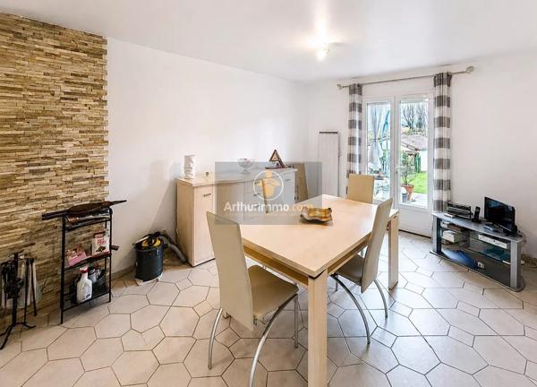 Vente                                                      Maison
                        
                     5 pièces                      105 m2                     à Crécy-la-Chapelle
