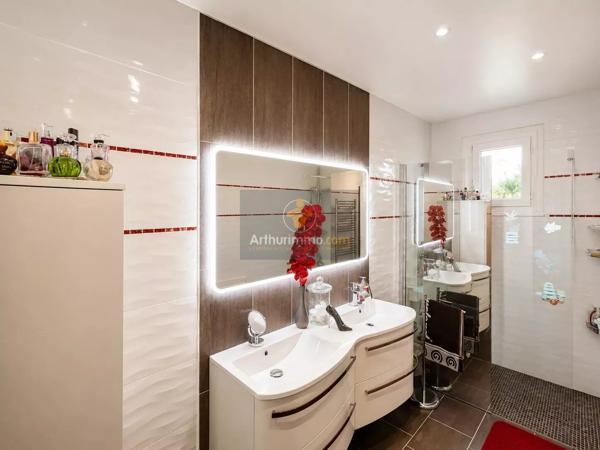 Vente                                                      Maison
                        
                     5 pièces                      105 m2                     à Crécy-la-Chapelle