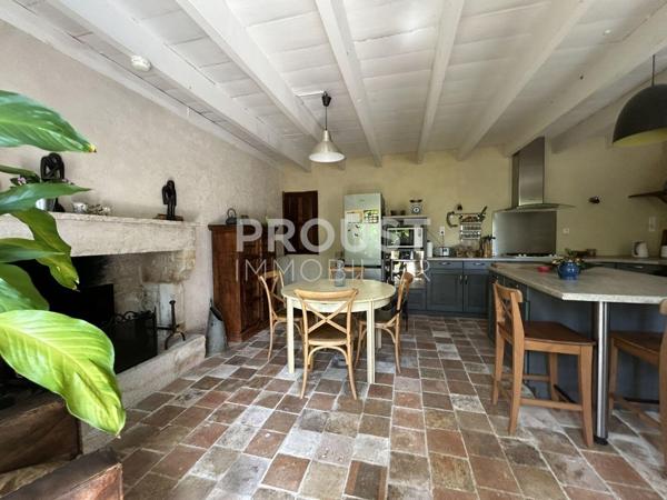 En exclusivité Secteur Saint Maxire maison en pierre de 160 m² .