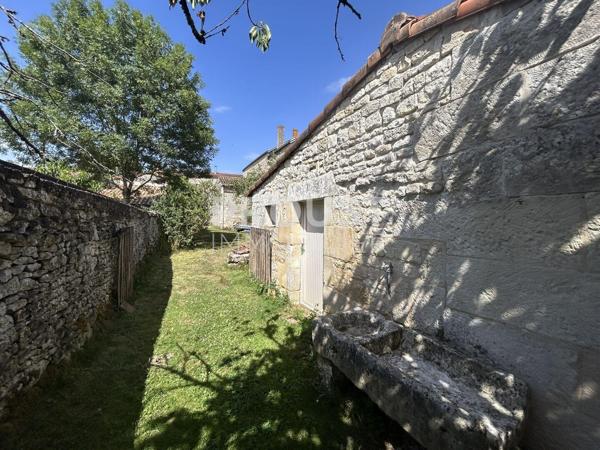 En exclusivité Secteur Saint Maxire maison en pierre de 160 m² .