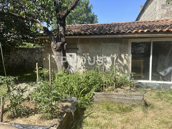 En exclusivité Secteur Saint Maxire maison en pierre de 160 m² .