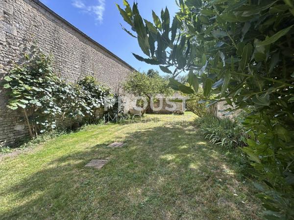En exclusivité Secteur Saint Maxire maison en pierre de 160 m² .