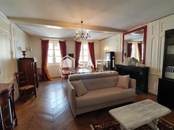 Magnifique maison (rez-de-chaussée + 3 étages)