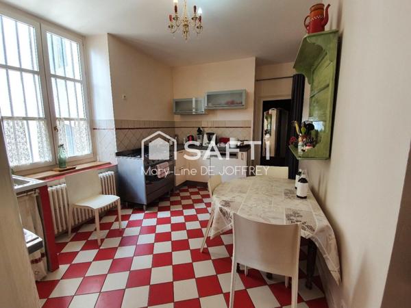 Magnifique maison (rez-de-chaussée + 3 étages)