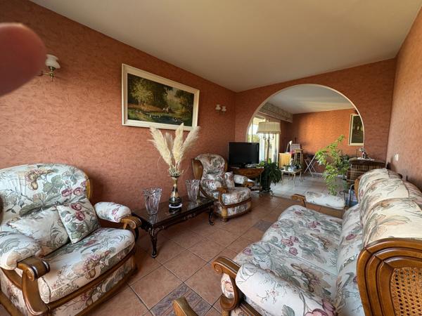 Appartement de Type T4 avec balcon de 9 m2 et 2 places de parking dans une résidence sécurisée