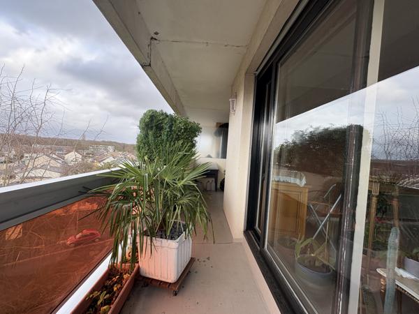 Appartement de Type T4 avec balcon de 9 m2 et 2 places de parking dans une résidence sécurisée