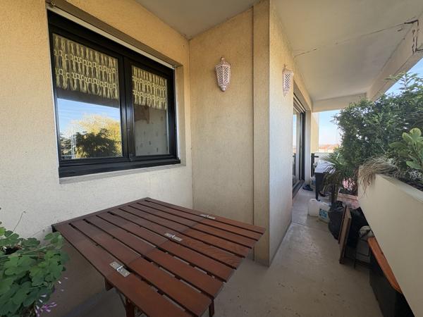 Appartement de Type T4 avec balcon de 9 m2 et 2 places de parking dans une résidence sécurisée