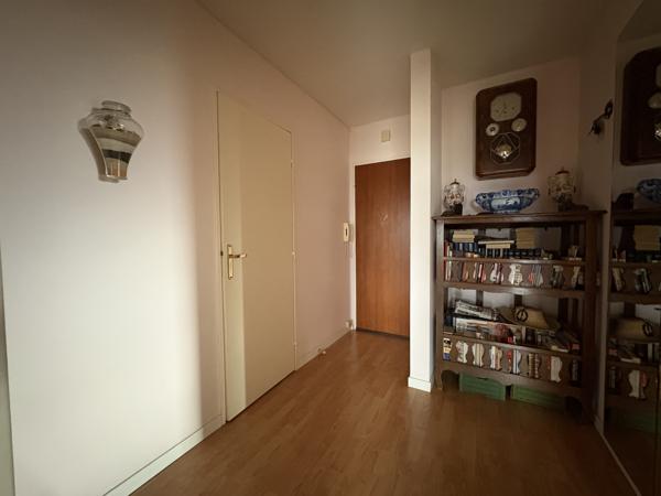 Appartement de Type T4 avec balcon de 9 m2 et 2 places de parking dans une résidence sécurisée