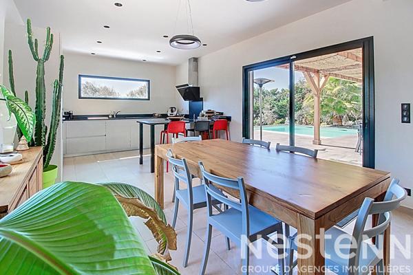 Maison à vendre proche du village de LORGUES - 6 chambres, piscine, grand terrain de 1937m²