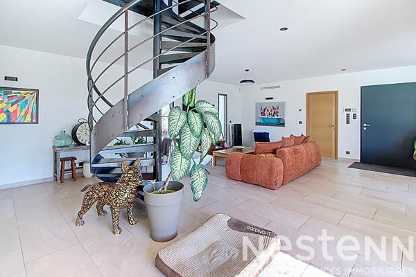 Maison à vendre proche du village de LORGUES - 6 chambres, piscine, grand terrain de 1937m²