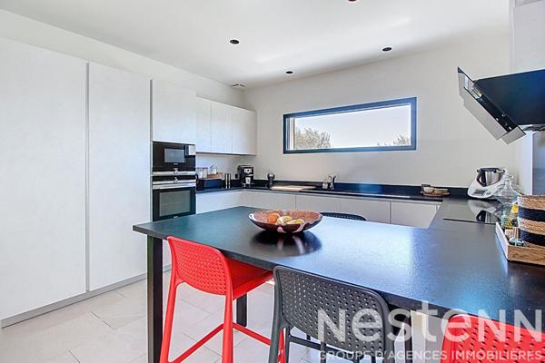 Maison à vendre proche du village de LORGUES - 6 chambres, piscine, grand terrain de 1937m²