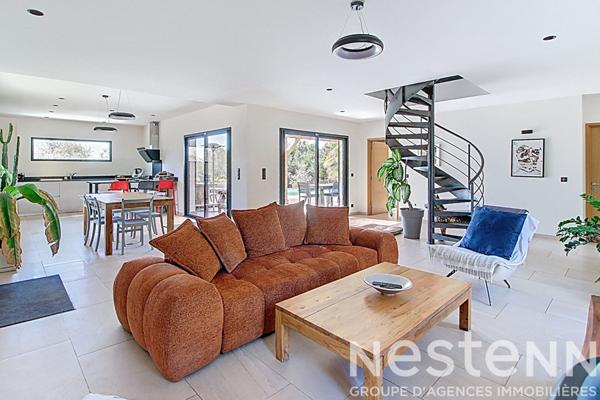 Maison à vendre proche du village de LORGUES - 6 chambres, piscine, grand terrain de 1937m²