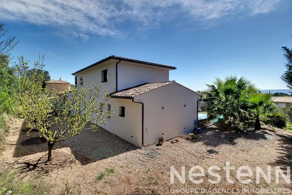 Maison à vendre proche du village de LORGUES - 6 chambres, piscine, grand terrain de 1937m²