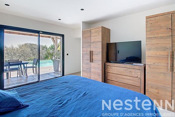 Maison à vendre proche du village de LORGUES - 6 chambres, piscine, grand terrain de 1937m²