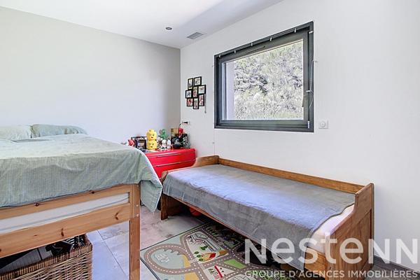 Maison à vendre proche du village de LORGUES - 6 chambres, piscine, grand terrain de 1937m²