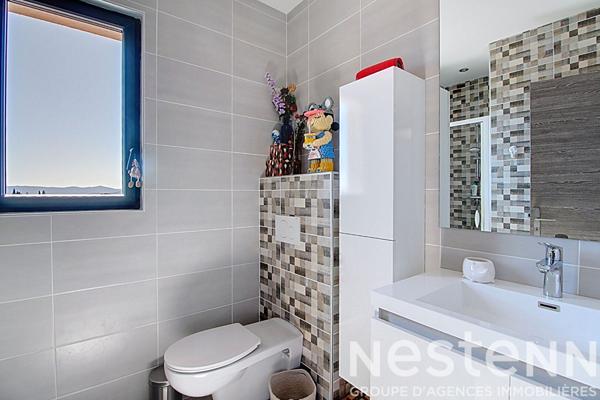 Maison à vendre proche du village de LORGUES - 6 chambres, piscine, grand terrain de 1937m²