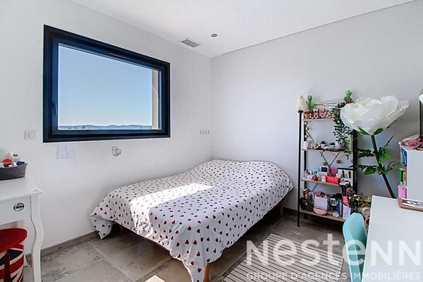 Maison à vendre proche du village de LORGUES - 6 chambres, piscine, grand terrain de 1937m²