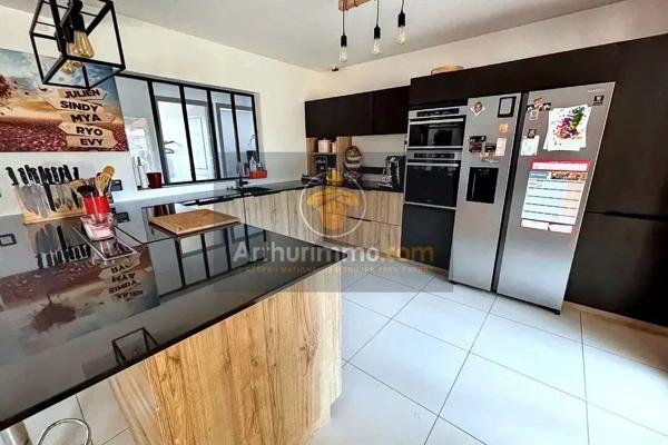 Vente                                                      Maison
                        
                     8 pièces                      160 m2                     à Guignes