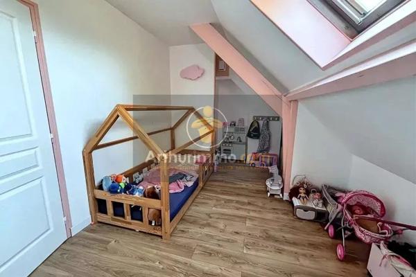 Vente                                                      Maison
                        
                     8 pièces                      160 m2                     à Guignes