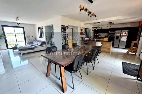 Vente                                                      Maison
                        
                     8 pièces                      160 m2                     à Guignes