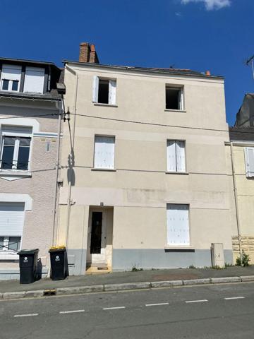 Immeuble de rapport à vendre ? Angers, Rue Victor Hugo ? À rénover / rafraîchir