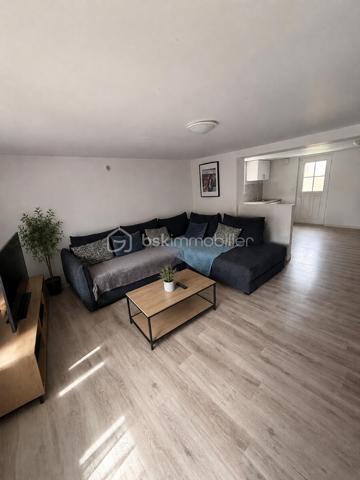 🏡  Idéal investisseur Parfait locatif ou grande famille.
Située à proximité immédiate de toutes commodités et des axes routiers  A1 / A3 / A104, et transports RER .
Cette maison familiale de 1972 offre un fort potentiel, aussi bien pour une résidence principale que pour un investissement locatif.
Édifiée sur un terrain de 382 m², elle développe 133 m² habitables plus une dépendance de 37 m².
🔹 Composition du bien :
À l’étage :
Un appartement de type F4 avec balcon
Au rez-de-chaussée :
Un appartement de type F3
Dépendance :
Un F2 indépendant, idéal pour location ou rendement locatif
🔹 Caractéristiques :
Double vitrage avec stores
2 cuisines équipées
2 WC séparés
3 salles d’eau
Chauffage au gaz (chaudière)
DPE : C
🔹 Extérieurs :
Terrasse de 18 m²
Jardin 
Abri de jardin fermé
Garage
3 places de stationnement extérieures
💡 Points forts :
✔️ Bien déjà divisé en plusieurs logements
✔️ Idéal pour investisseur ou grande famille
✔️ Bonne performance énergétique (DPE C)
✔️ Emplacement stratégique proche axes autoroutiers et toutes commodités
Opportunité rare – 3 logements indépendants – Rentabilité immédiate