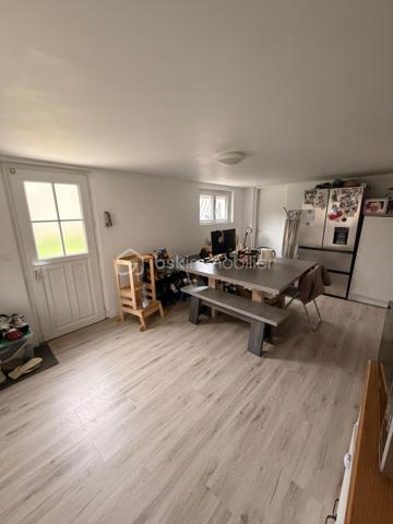 🏡  Idéal investisseur Parfait locatif ou grande famille.
Située à proximité immédiate de toutes commodités et des axes routiers  A1 / A3 / A104, et transports RER .
Cette maison familiale de 1972 offre un fort potentiel, aussi bien pour une résidence principale que pour un investissement locatif.
Édifiée sur un terrain de 382 m², elle développe 133 m² habitables plus une dépendance de 37 m².
🔹 Composition du bien :
À l’étage :
Un appartement de type F4 avec balcon
Au rez-de-chaussée :
Un appartement de type F3
Dépendance :
Un F2 indépendant, idéal pour location ou rendement locatif
🔹 Caractéristiques :
Double vitrage avec stores
2 cuisines équipées
2 WC séparés
3 salles d’eau
Chauffage au gaz (chaudière)
DPE : C
🔹 Extérieurs :
Terrasse de 18 m²
Jardin 
Abri de jardin fermé
Garage
3 places de stationnement extérieures
💡 Points forts :
✔️ Bien déjà divisé en plusieurs logements
✔️ Idéal pour investisseur ou grande famille
✔️ Bonne performance énergétique (DPE C)
✔️ Emplacement stratégique proche axes autoroutiers et toutes commodités
Opportunité rare – 3 logements indépendants – Rentabilité immédiate