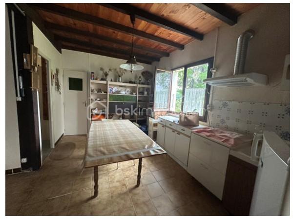 Maison au calme, à la campagne avec possibilité d'agrandissement, un garage sur un terrain plat de 1101 m² - Assainissement qui a moins de 4 ans . Ne tardez pas à venir visiter !!!