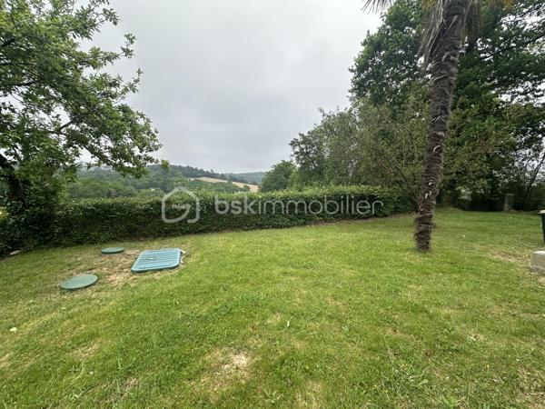 Maison au calme, à la campagne avec possibilité d'agrandissement, un garage sur un terrain plat de 1101 m² - Assainissement qui a moins de 4 ans . Ne tardez pas à venir visiter !!!