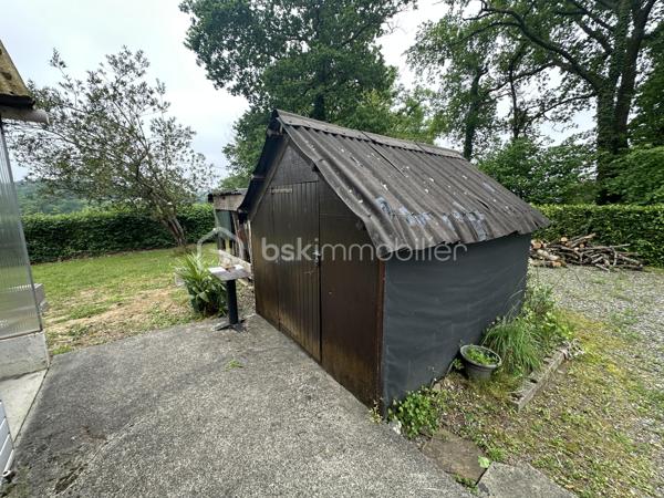 Maison au calme, à la campagne avec possibilité d'agrandissement, un garage sur un terrain plat de 1101 m² - Assainissement qui a moins de 4 ans . Ne tardez pas à venir visiter !!!