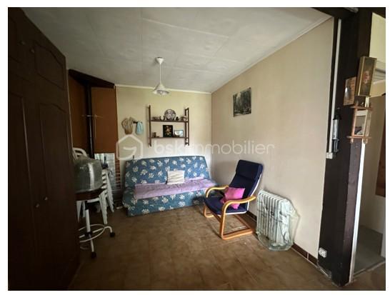 Maison au calme, à la campagne avec possibilité d'agrandissement, un garage sur un terrain plat de 1101 m² - Assainissement qui a moins de 4 ans . Ne tardez pas à venir visiter !!!