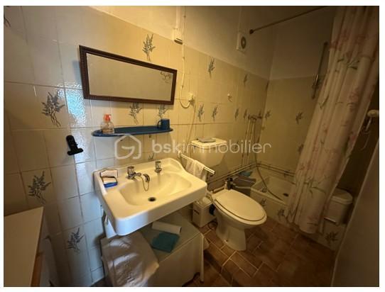 Maison au calme, à la campagne avec possibilité d'agrandissement, un garage sur un terrain plat de 1101 m² - Assainissement qui a moins de 4 ans . Ne tardez pas à venir visiter !!!