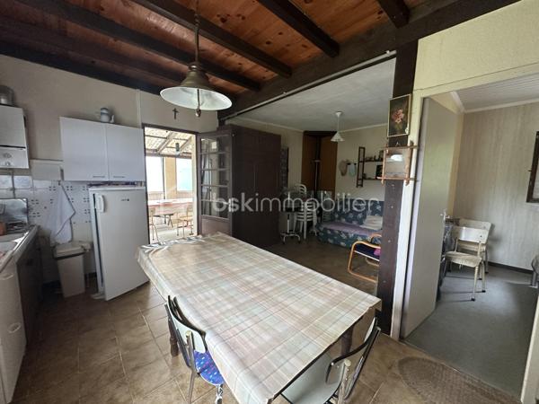 Maison au calme, à la campagne avec possibilité d'agrandissement, un garage sur un terrain plat de 1101 m² - Assainissement qui a moins de 4 ans . Ne tardez pas à venir visiter !!!