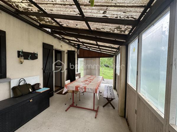 Maison au calme, à la campagne avec possibilité d'agrandissement, un garage sur un terrain plat de 1101 m² - Assainissement qui a moins de 4 ans . Ne tardez pas à venir visiter !!!