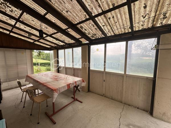 Maison au calme, à la campagne avec possibilité d'agrandissement, un garage sur un terrain plat de 1101 m² - Assainissement qui a moins de 4 ans . Ne tardez pas à venir visiter !!!