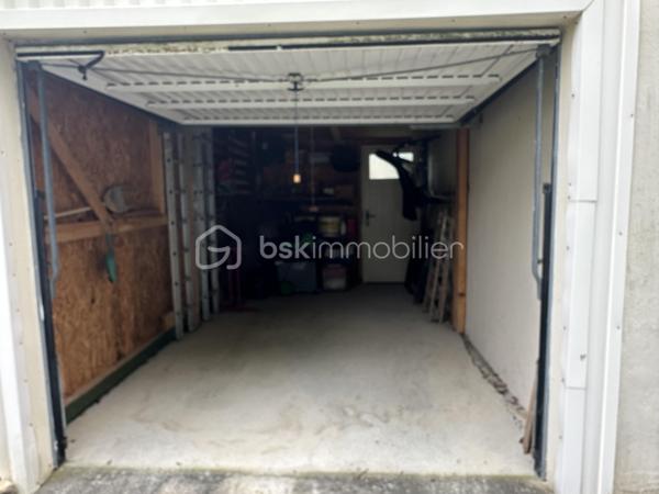 Maison au calme, à la campagne avec possibilité d'agrandissement, un garage sur un terrain plat de 1101 m² - Assainissement qui a moins de 4 ans . Ne tardez pas à venir visiter !!!