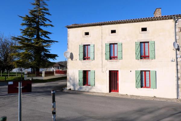 Charmante Maison en Pierre avec Piscine à Eymet