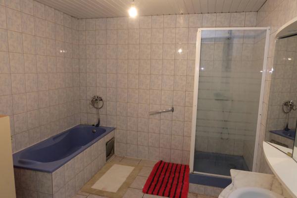 Charmante Maison en Pierre avec Piscine à Eymet