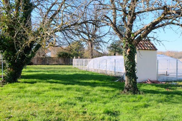 Charmante Maison en Pierre avec Piscine à Eymet