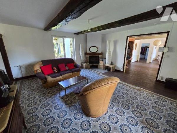 Maison à Vendre à Réalcamp (76340) en Seine-Maritime (76). Cette maison, d'une surface habitabl...