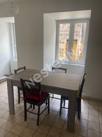 Appartement 2 pièces au rez-de-chaussée avec cave en centre ville de Tence