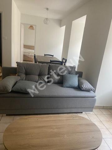 Appartement 2 pièces au rez-de-chaussée avec cave en centre ville de Tence