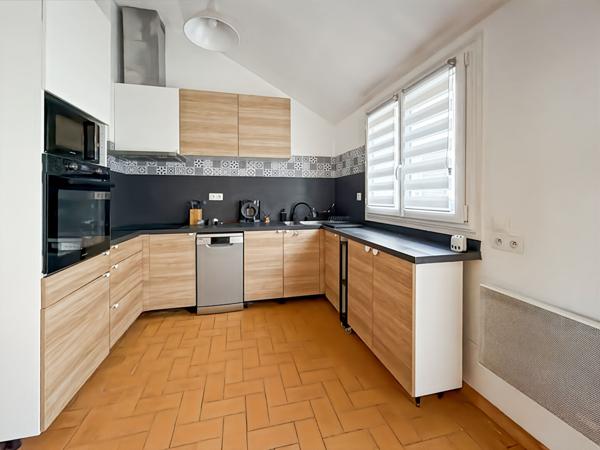 Maison Jouy Le Moutier avec 3 chambres garage et terrain.