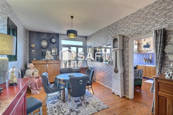 Centre ville, propriété avec 2 immeubles, dont une partie commerce possible, cour, garage! Beau potentiel pour tout projet !